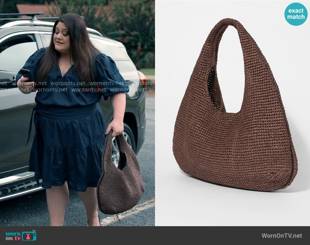 & Other Stories Leather-Piping Straw Shoulder Bag in Dark Brown worn by Dana Sue Sullivan (Brooke Elliott) on Sweet Magnolias