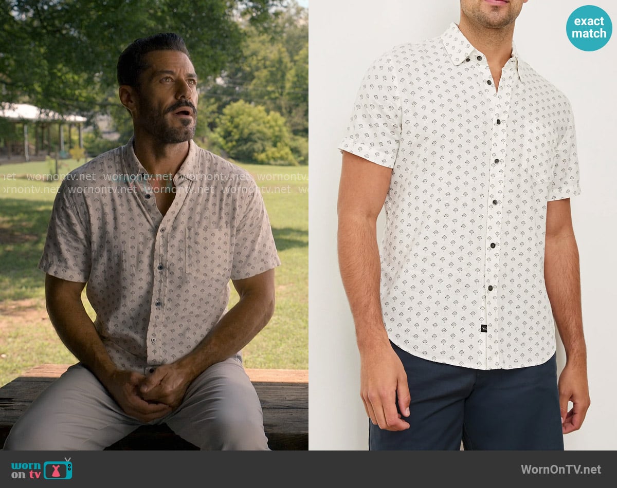 Rails Carson Shirt in Small Batik White worn by Ronnie Sullivan (Brandon Quinn) on Sweet Magnolias