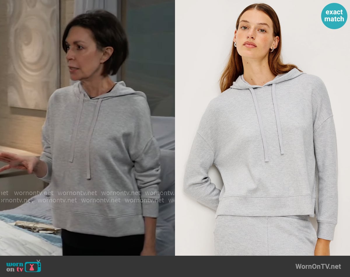 Rails Nico sweatshirt in Heather Grey Brushed worn by Anna Devane (Finola Hughes) on General Hospital