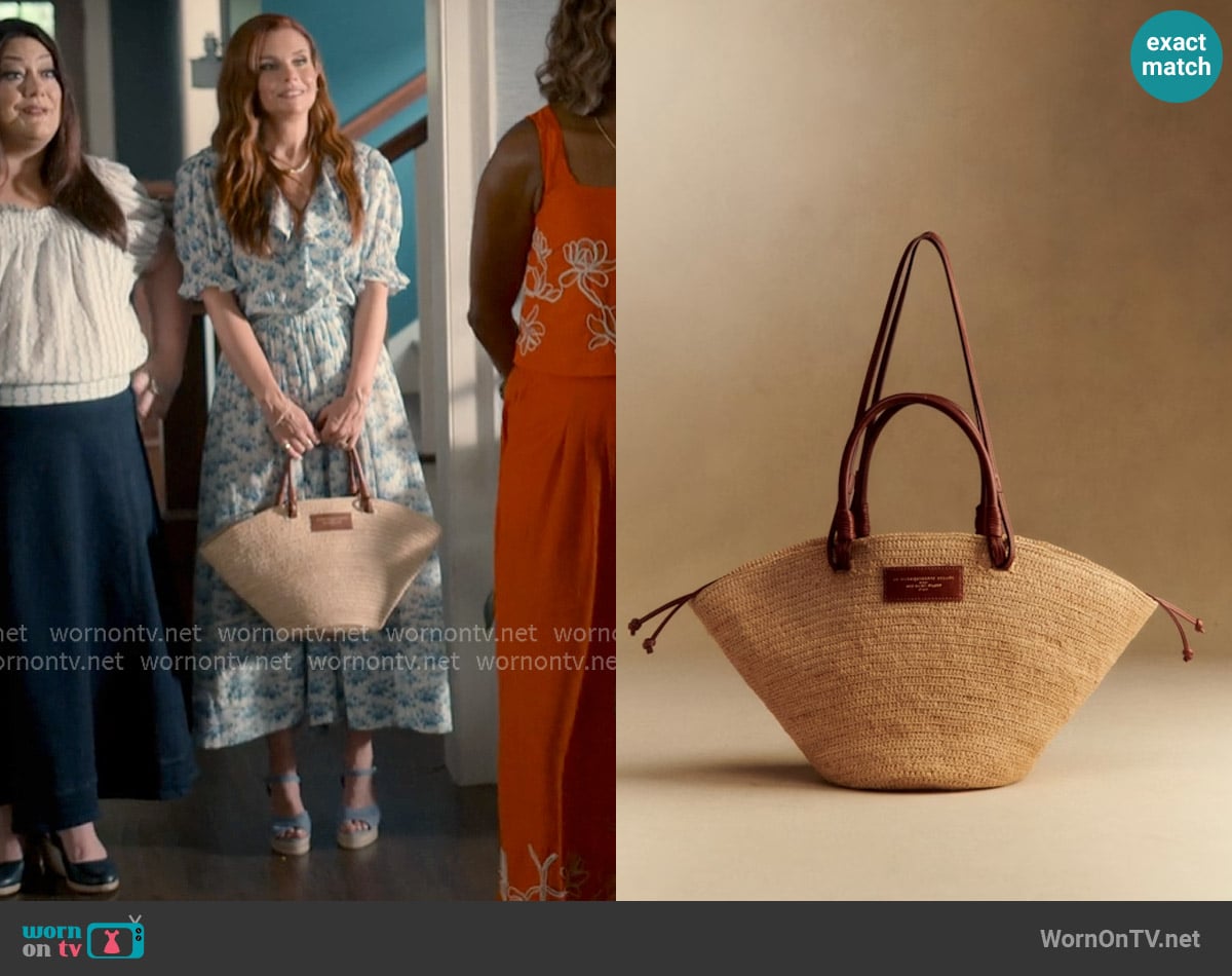 Sezane Justine Basket Bag worn by Maddie Townsend (JoAnna Garcia Swisher) on Sweet Magnolias