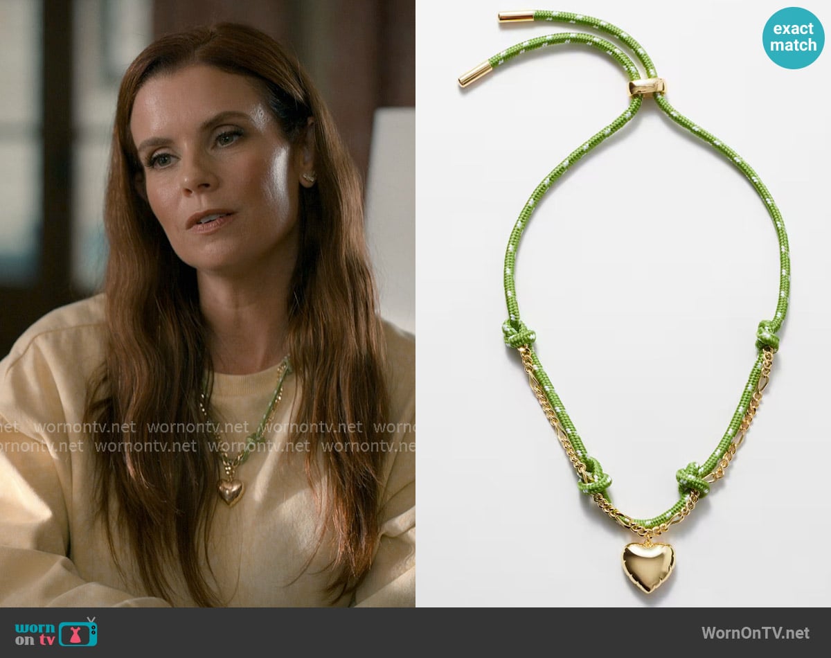 Stories Heart Pendant Necklace worn by Maddie Townsend (JoAnna Garcia Swisher) on Sweet Magnolias