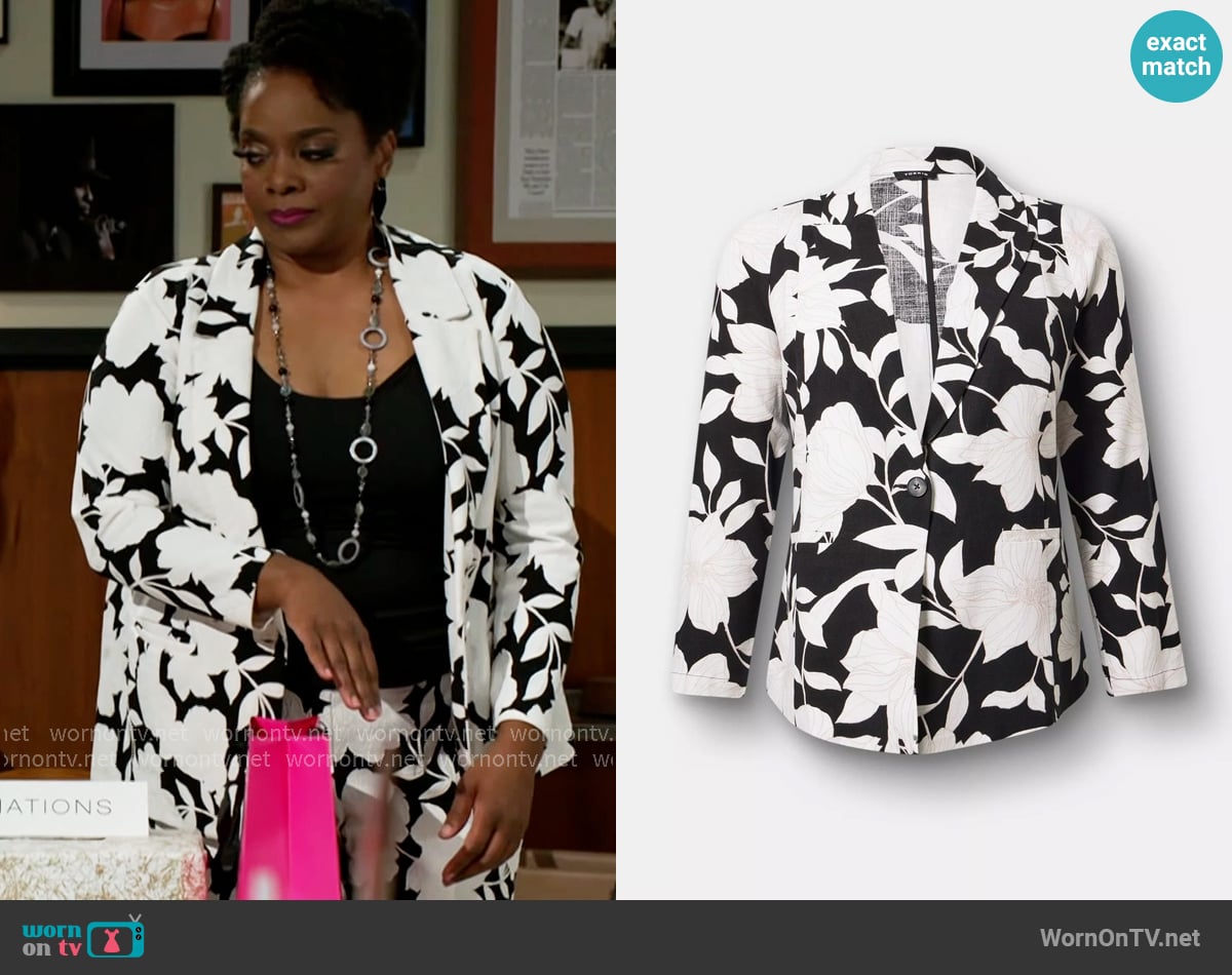 Torrid Classic Linen-Blend Blazer in Blueprint floral black worn by Mona Wilson (Karan Kendrick) on Beyond the Gates