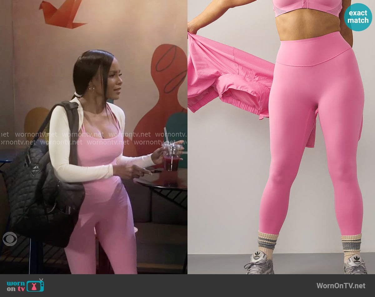 Victorias Secret Elevate™ Legging in Pink Sugar worn by Hayley Lawson (Marquita Goings) on Beyond the Gates
