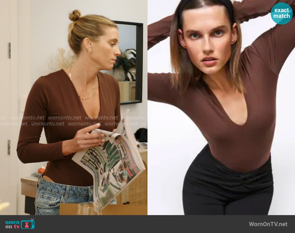 Zara V-Neck Bodysuit worn by Katie Arundel on In The City