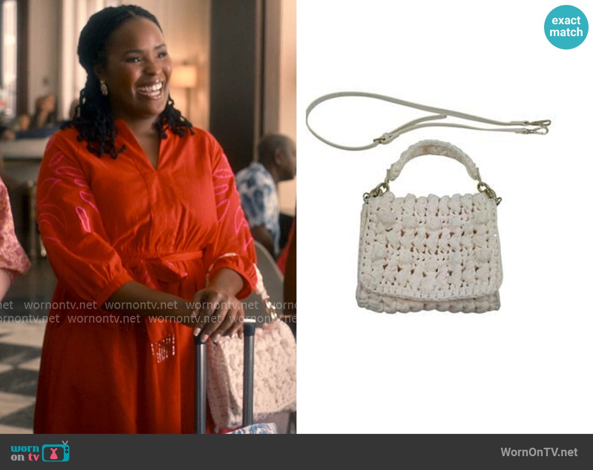 Zara Woven Bag worn by  Peggy Joyce Martin (Brittany L. Smith) on Sweet Magnolias