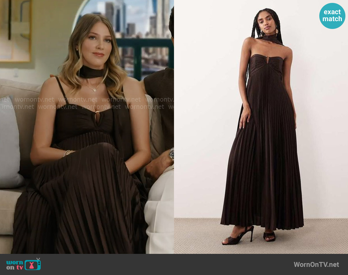 Abercrombie & Fitch Scarf Babydoll Maxi Dress in brown worn by Lexi Sundin on In The City