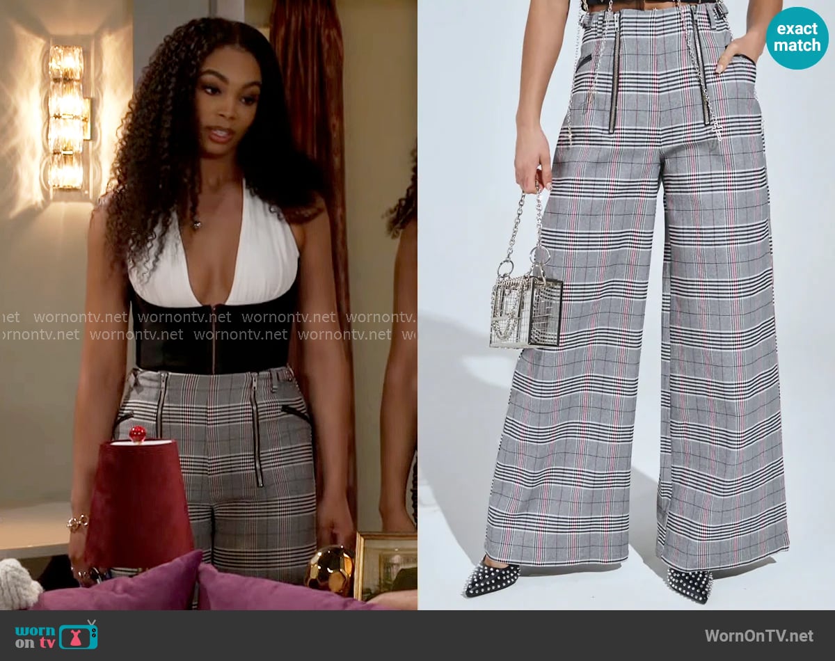 Akira Daria Wide Leg Plaid Pants worn by Chelsea Hamilton (RhonniRose Mantilla) on Beyond the Gates