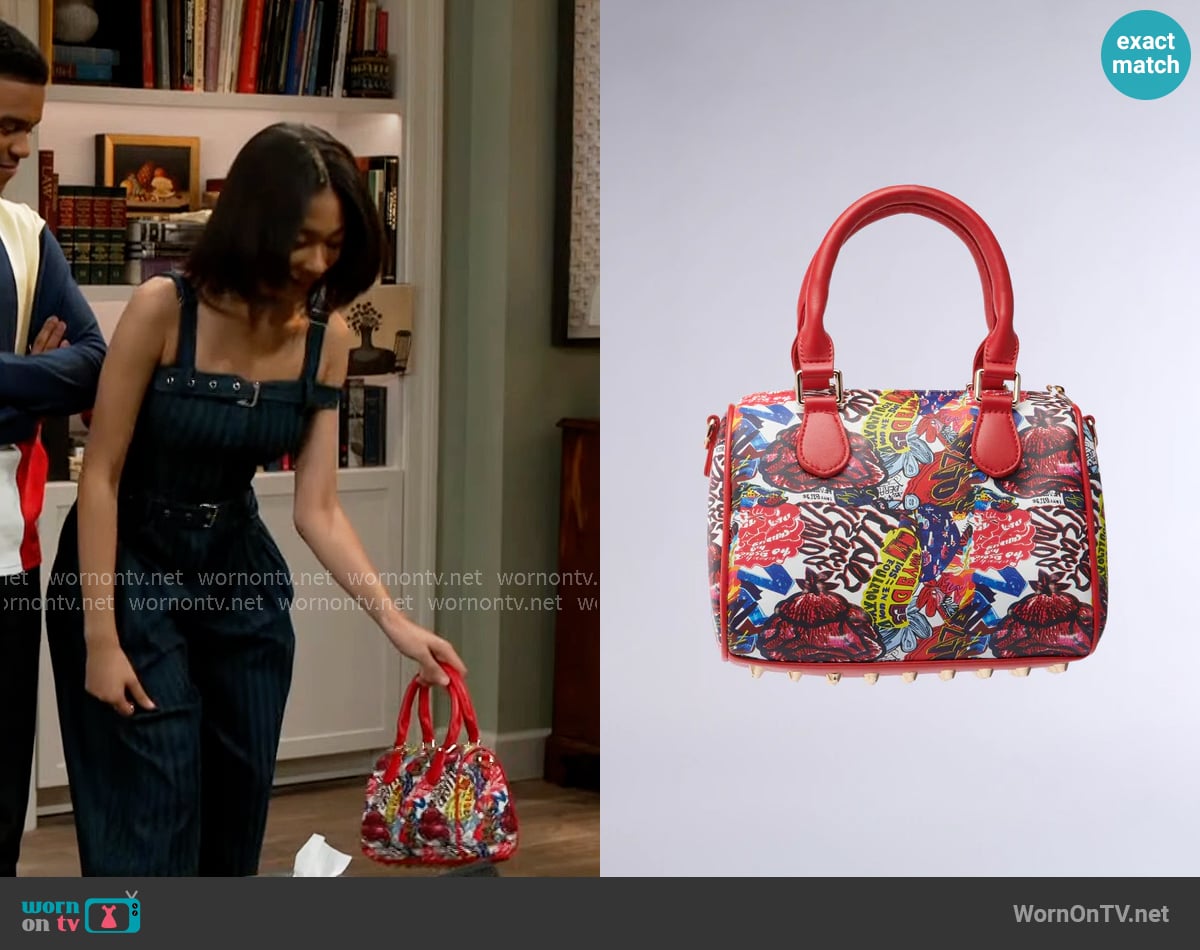 Akira Fly Me Out Purse worn by Jessica Harris (Camryn Jade) on Beyond the Gates