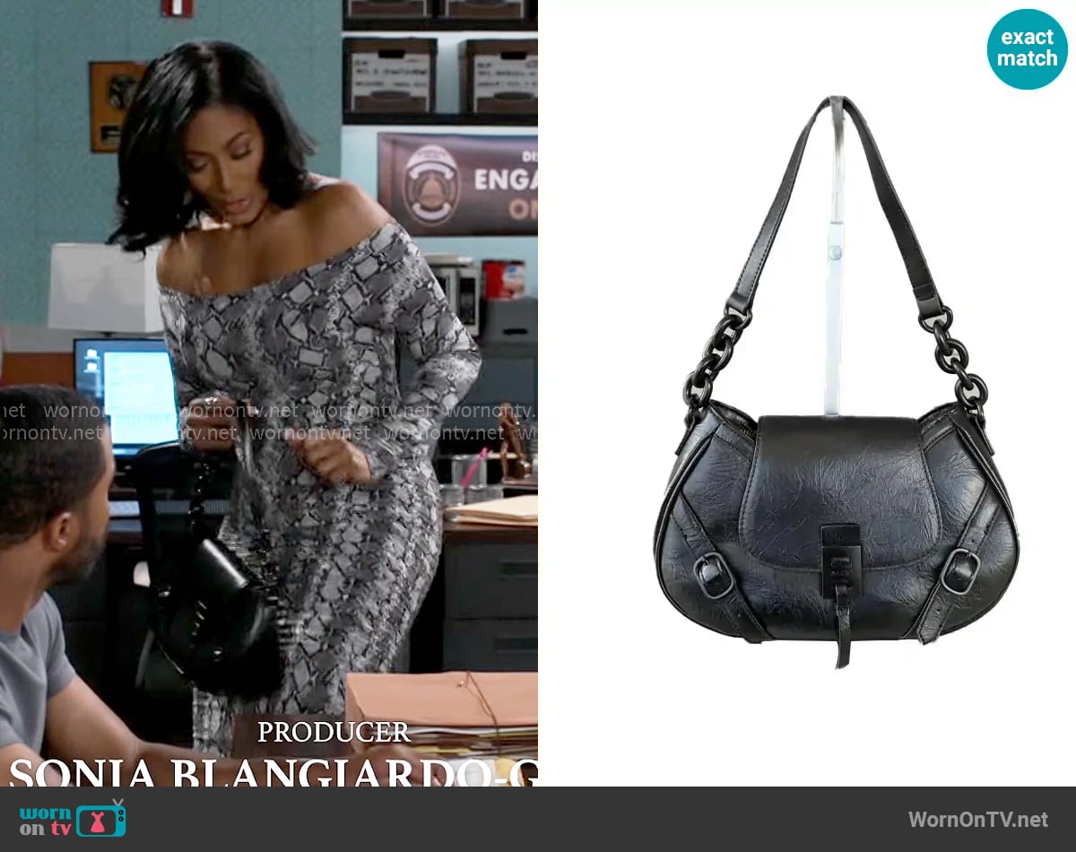 Aldo Shoulder Bag worn by Dana 'Leslie' Thomas (Trisha Mann-Grant) on Beyond the Gates