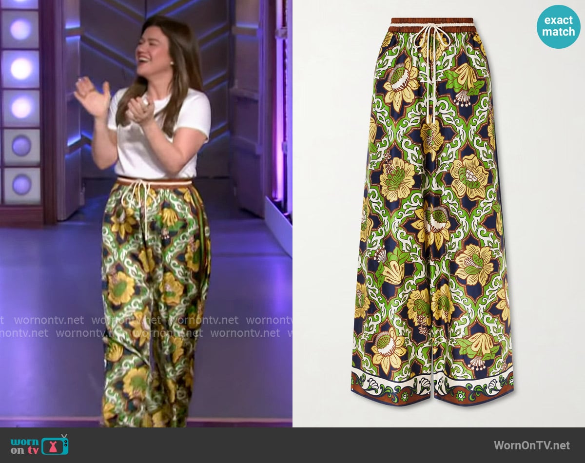 Alemais Liana printed silk-twill wide-leg pants worn by Kelly Clarkson on The Kelly Clarkson Show