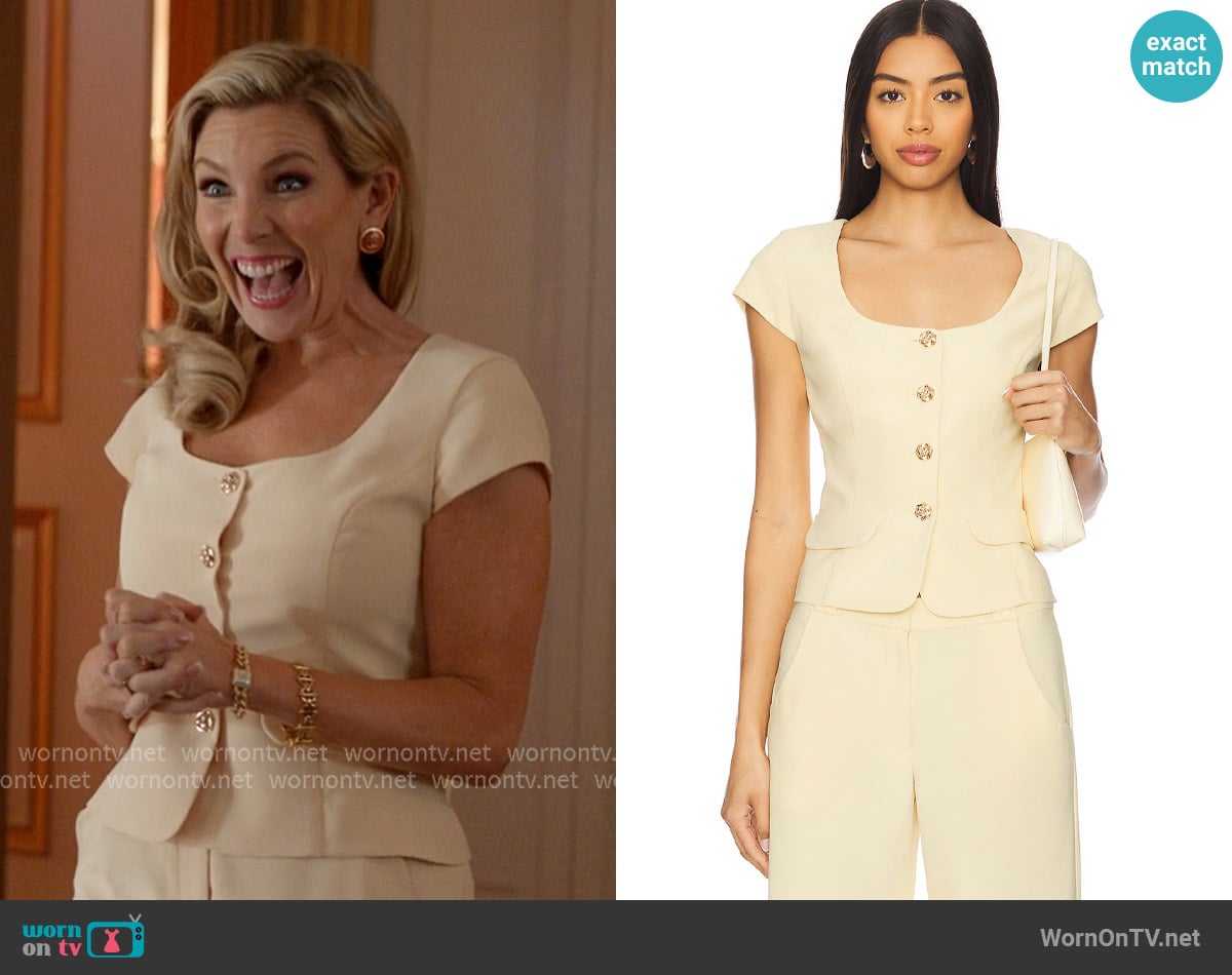 Amanda Uprichard Short Sleeve Kya Top worn by Eva Woods (June Diane Raphael) on Elle