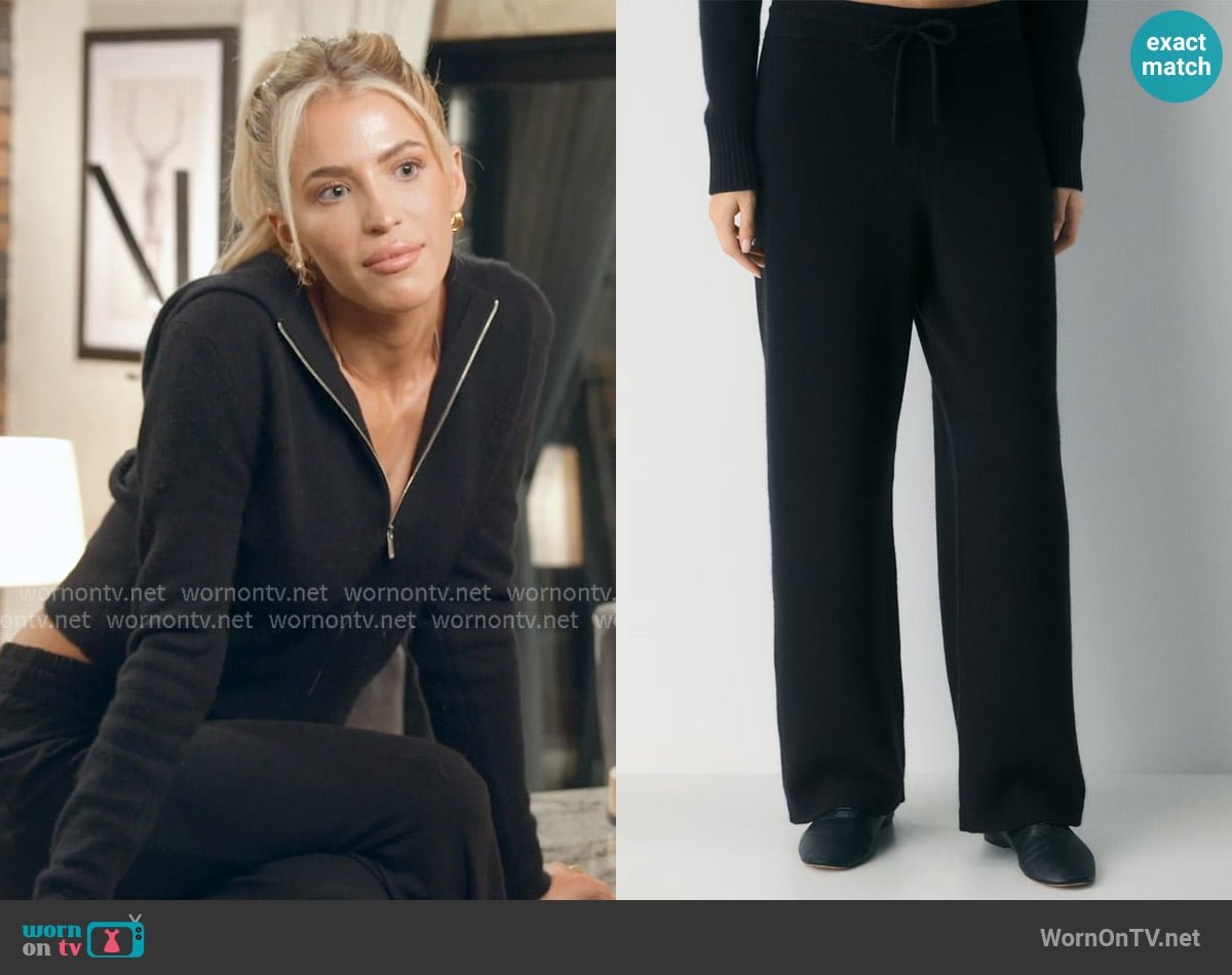 Allie’s black sweatpants on The McBee Dynasty