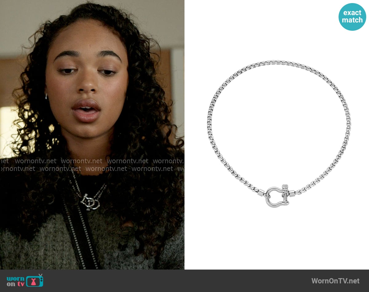 Artizan Joyeria 2x Herradura Necklace worn by Kimberly (Chandler Kinney) on Elle