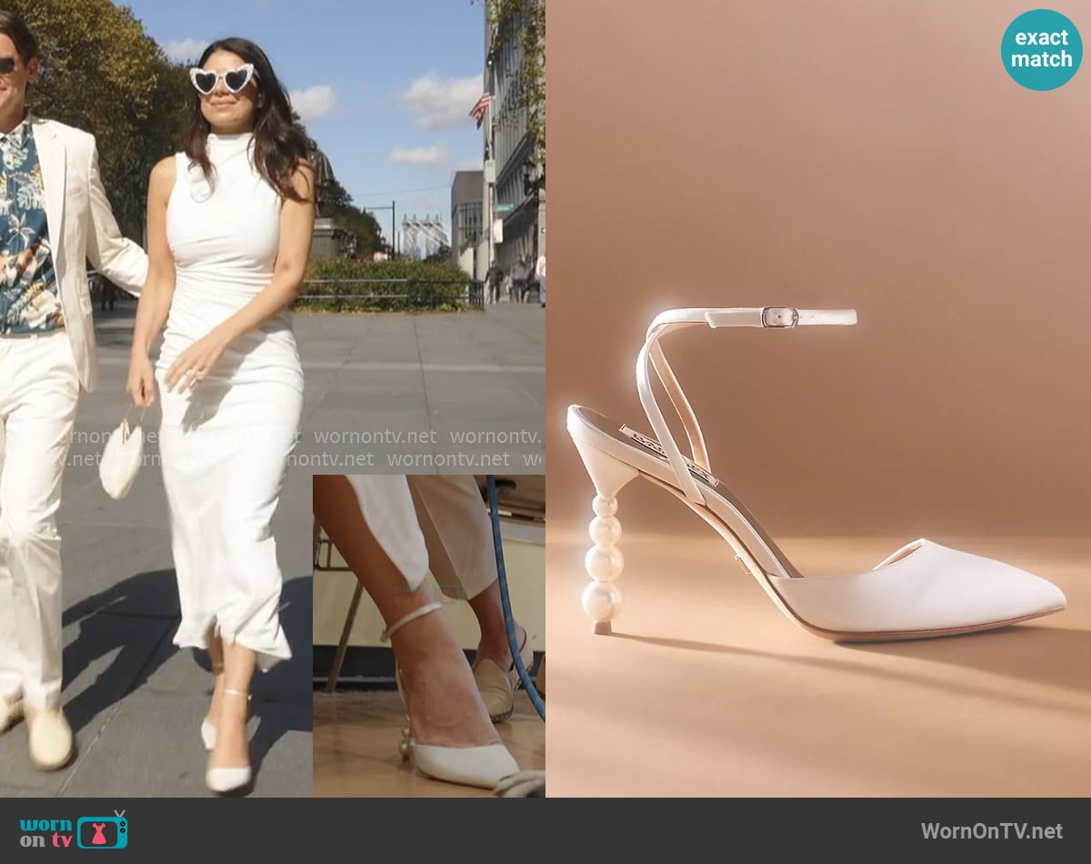Badgley Mischka Indie Pointed-Toe Pearl Heels worn by Yvonne Najor on In The City