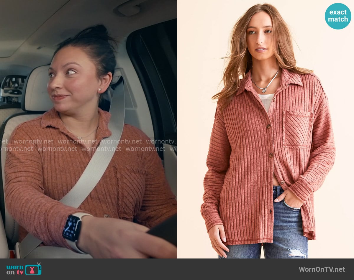 BKE Wide Ribbed Shirt in Red Heather worn by Alli Ventresca on The McBee Dynasty Real American Cowboys