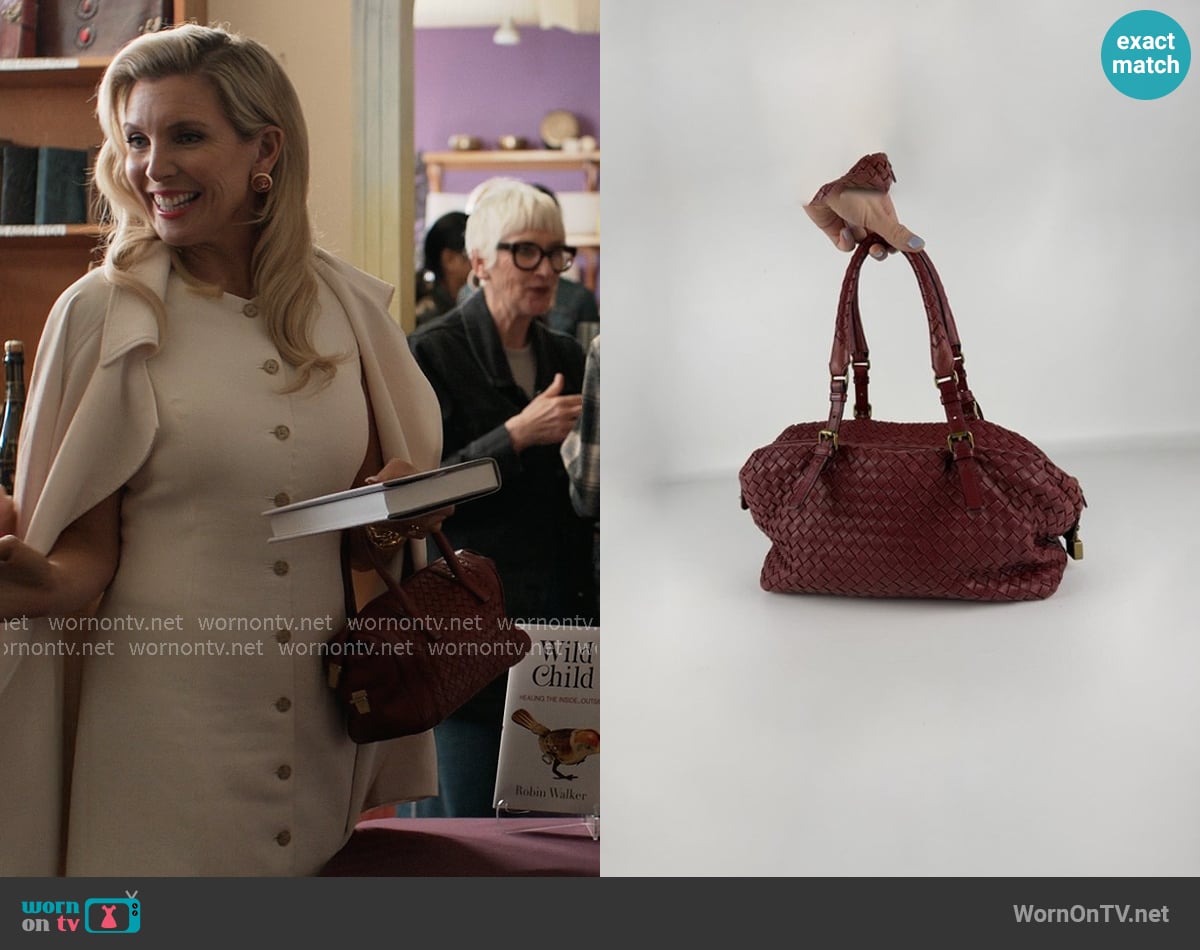 Bottega Veneta Intrecciato Bag worn by Eva Woods (June Diane Raphael) on Elle