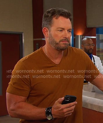 Brady's brown v-neck tee on Days of our Lives