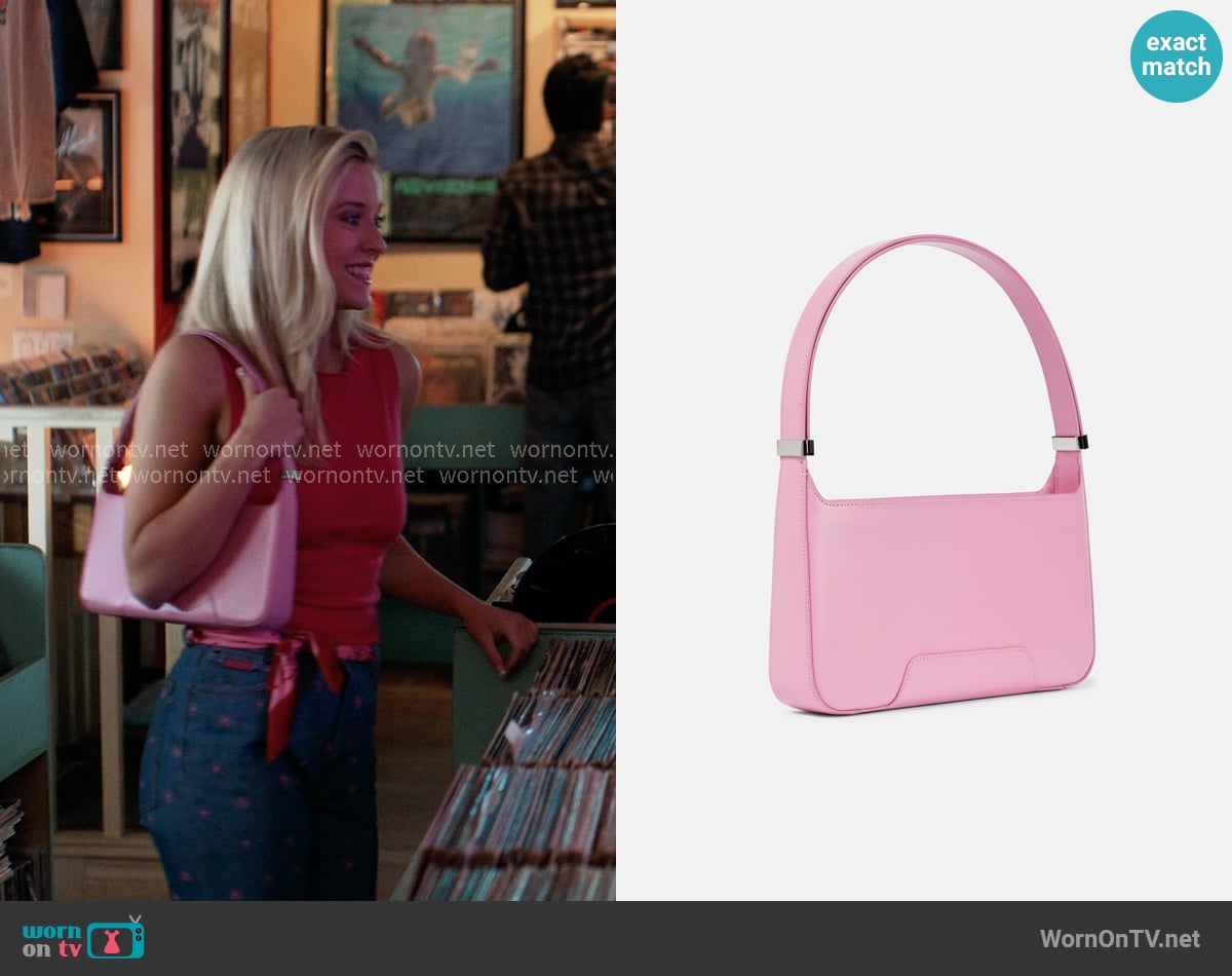 Burberry TB leather shoulder bag worn by Elle Woods (Lexi Minetree) on Elle