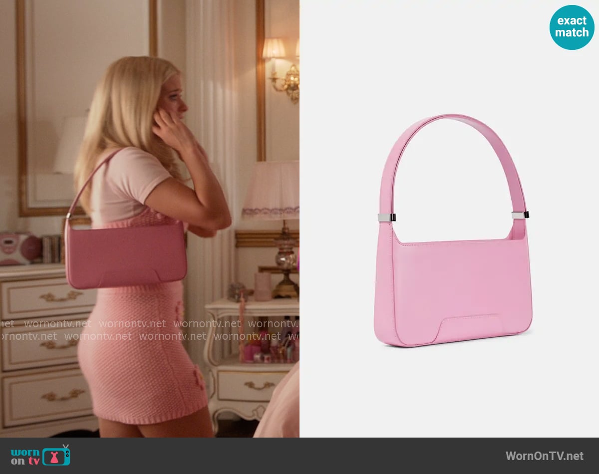 Burberry TB leather shoulder bag worn by Elle Woods (Lexi Minetree) on Elle