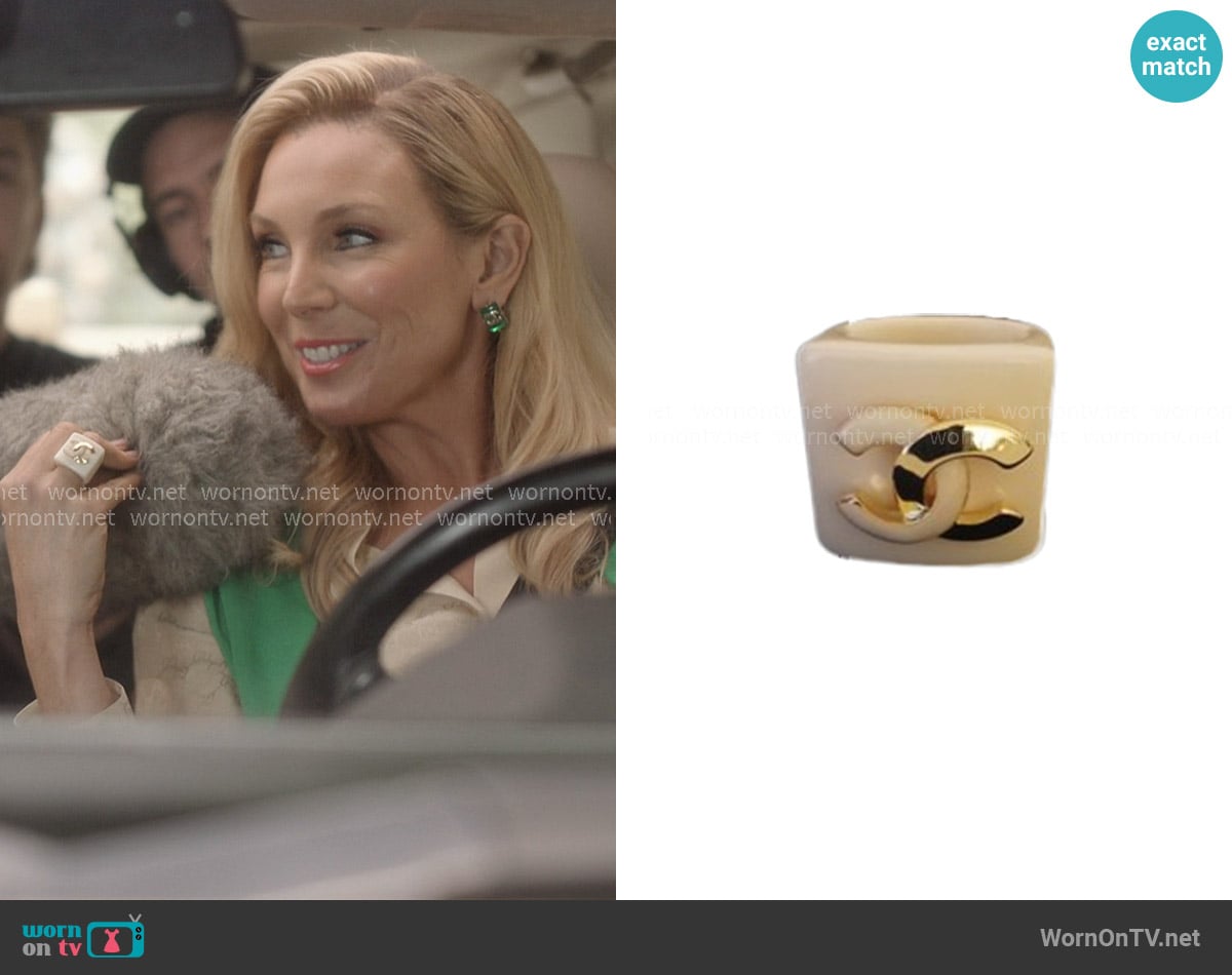 Chanel Resin Large Knight Ring worn by Eva Woods (June Diane Raphael) on Elle