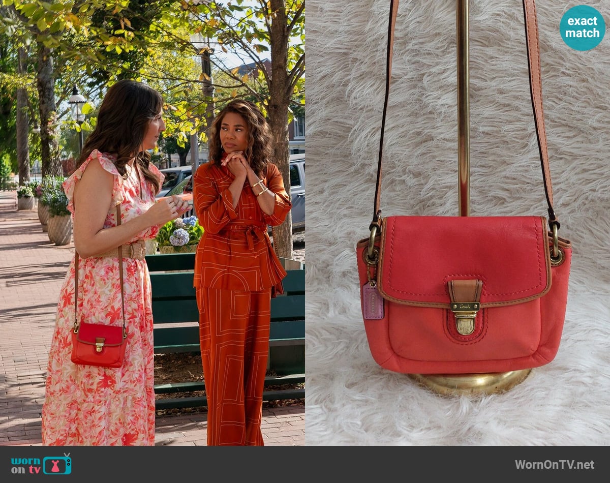 Coach Mini Crossbody worn by  Brooke Kirtley (D'Arcy Carden) on The Five Star Weekend