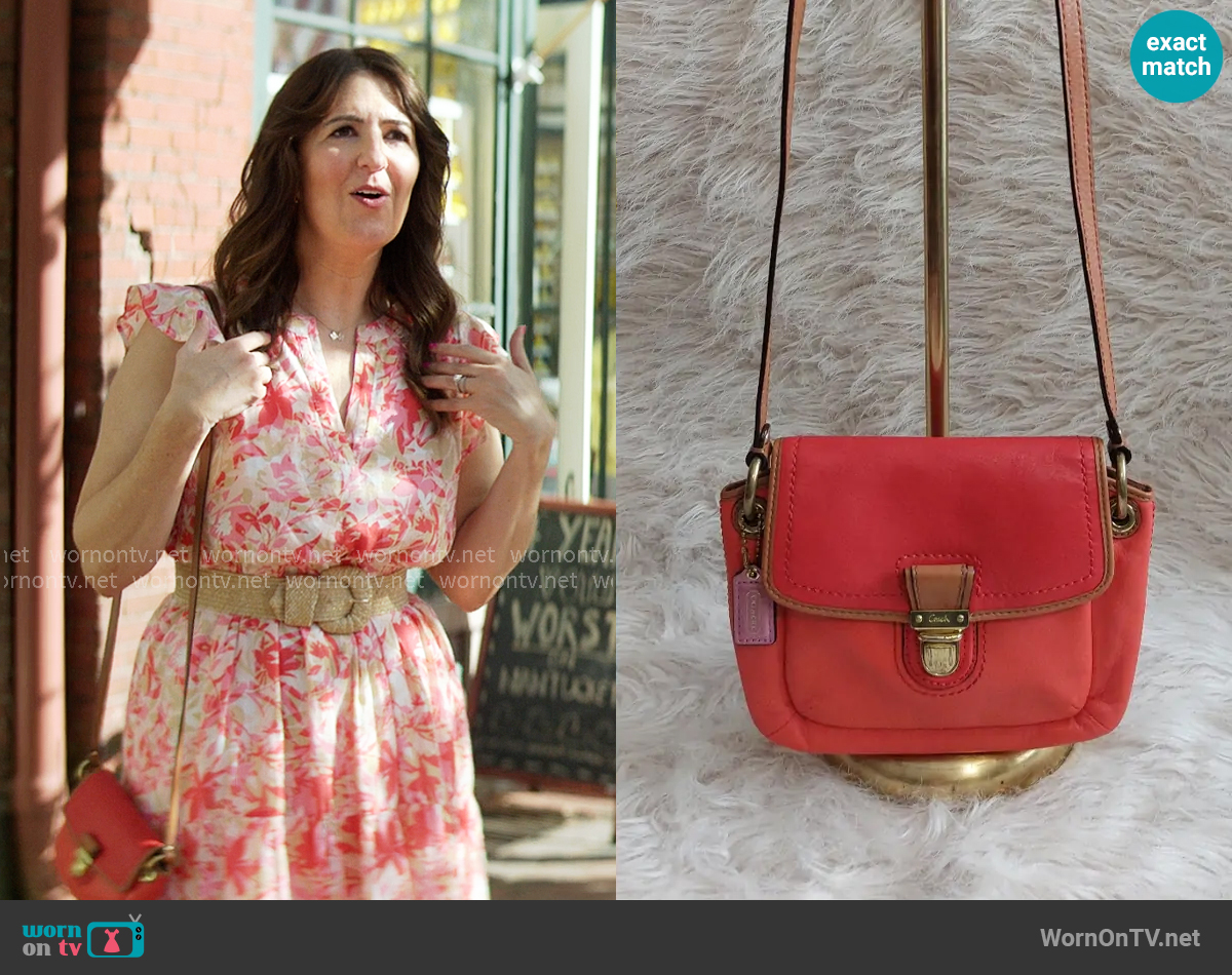 Coach Mini Crossbody worn by  Brooke Kirtley (D'Arcy Carden) on The Five Star Weekend