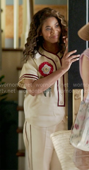 Dru-Ann’s floral top on The Five Star Weekend