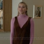 Elle’s brown corduroy pinafore dress on Elle