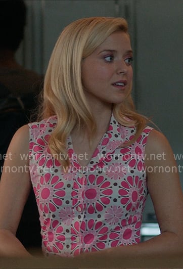 Elle’s pink floral button front dress on Elle