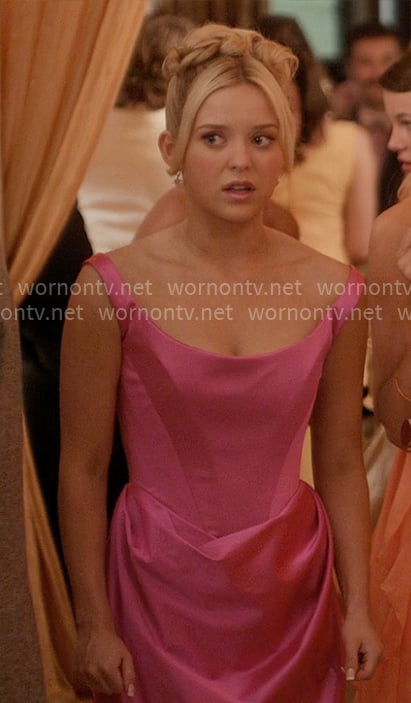 Elle’s pink satin corset dress on Elle