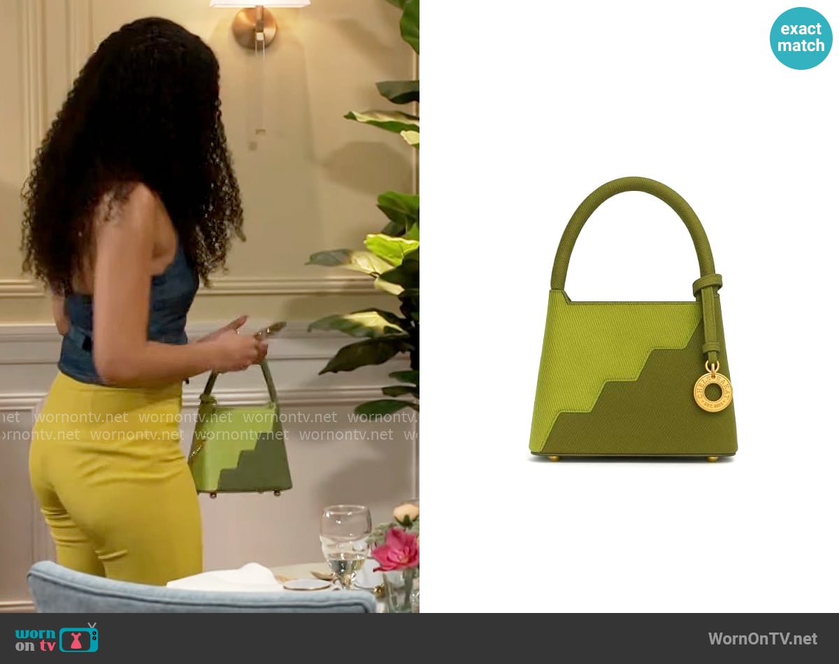 F&W Style ChelseaKat Dream Bag worn by Chelsea Hamilton (RhonniRose Mantilla) on Beyond the Gates