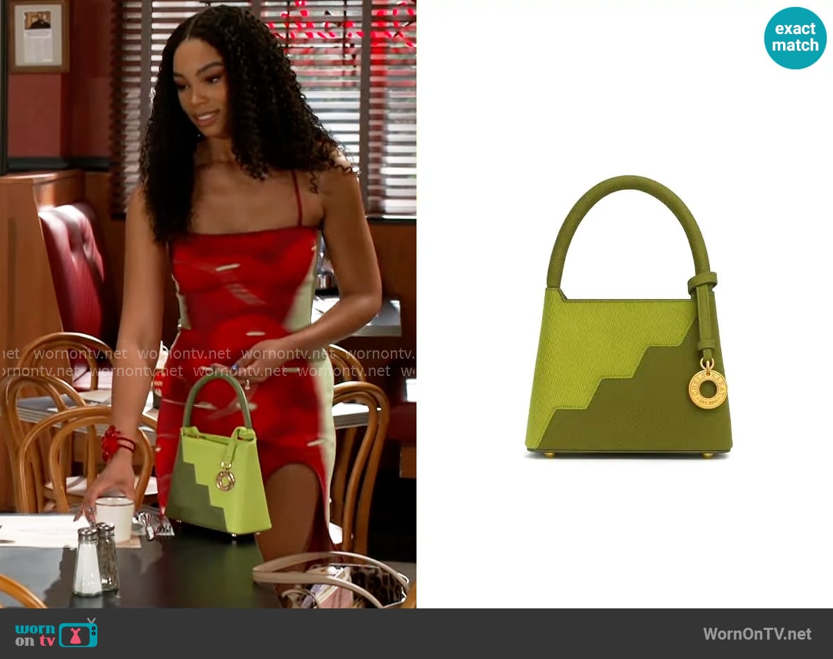 F&W Style ChelseaKat Dream Bag worn by Chelsea Hamilton (RhonniRose Mantilla) on Beyond the Gates
