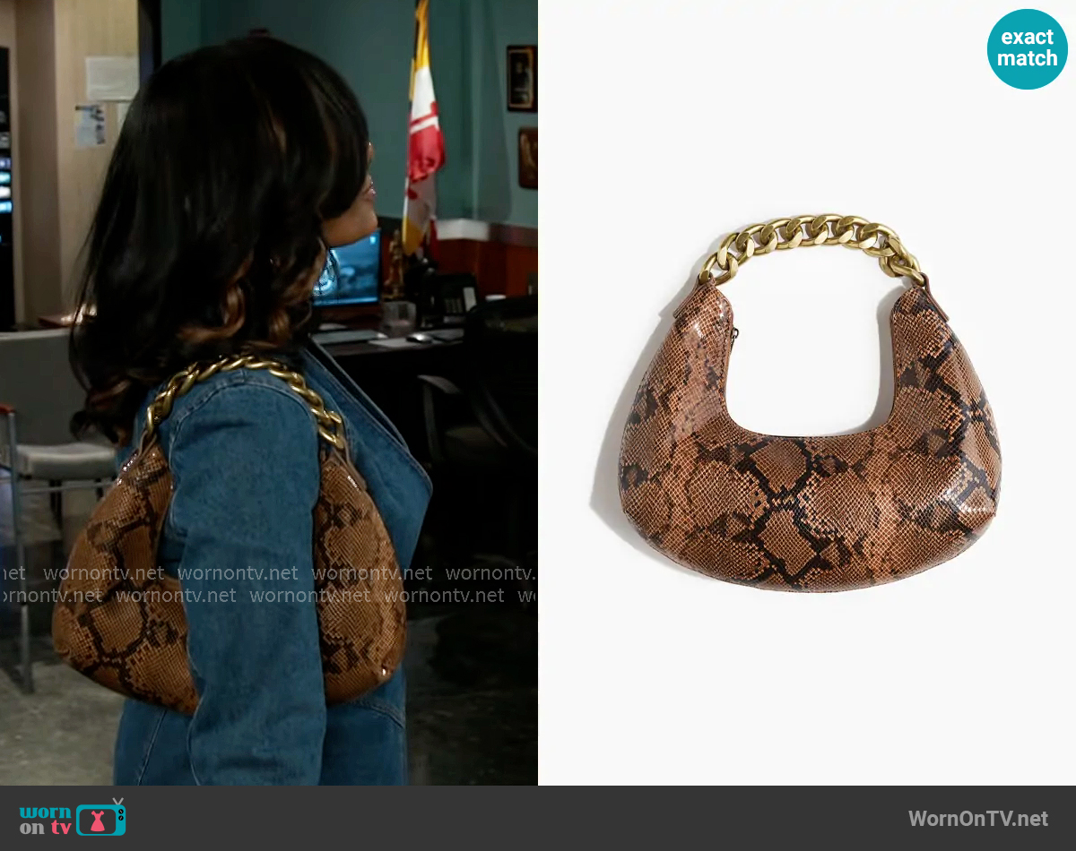 H&M Small Shoulder Bag in Brown/snakeskin-patterned worn by Dana 'Leslie' Thomas (Trisha Mann-Grant) on Beyond the Gates
