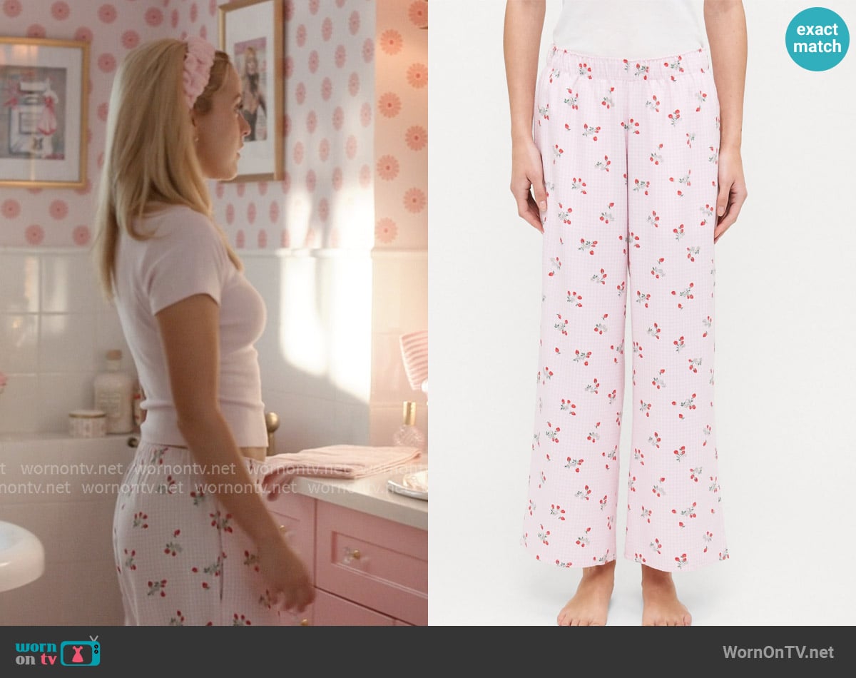 Hollister Baggy Flannel Pajama Pants Pyjama bottoms worn by Elle Woods (Lexi Minetree) on Elle