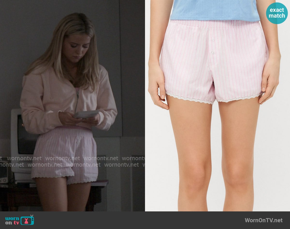 Hollister Co. Mid Rise Boxer Pyjama Bottoms worn by Elle Woods (Lexi Minetree) on Elle