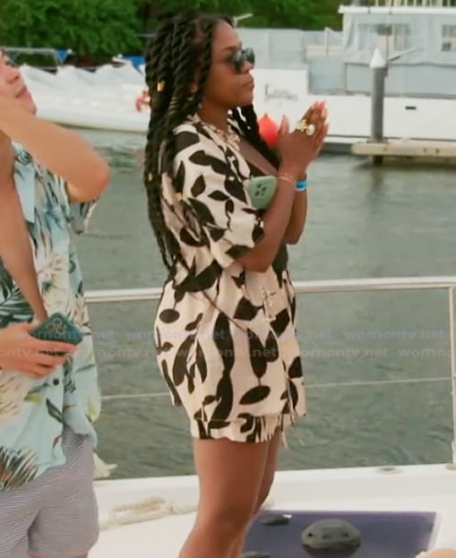 Jasmine’s printed top and short set on The Valley