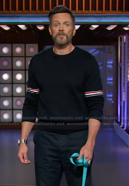 Joel McHale’s sleeve stripe sweater on The Kelly Clarkson Show