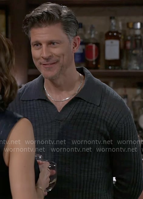 Kial’s grey polo sweater on Beyond the Gates
