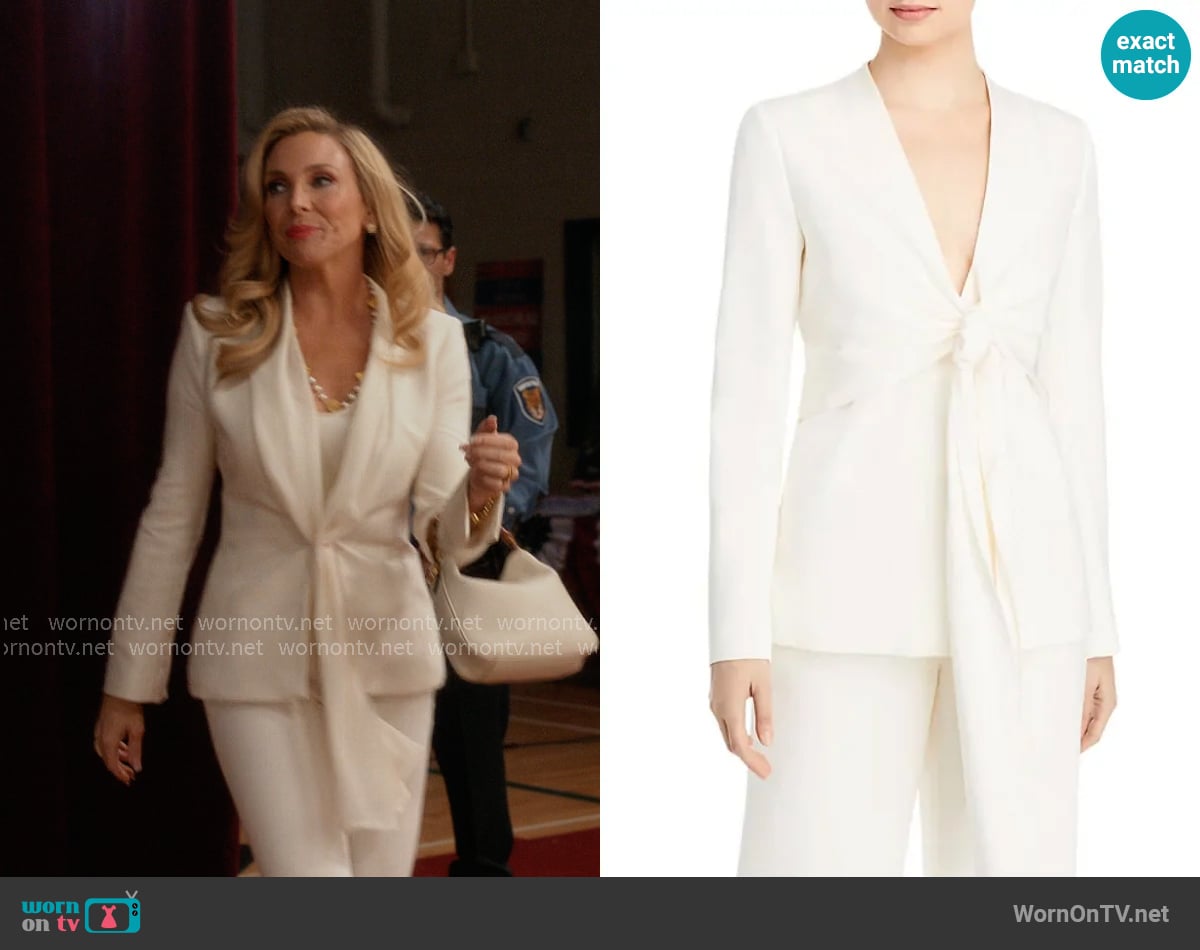 Lafayette 148 New York Francois Blazer worn by Eva Woods (June Diane Raphael) on Elle