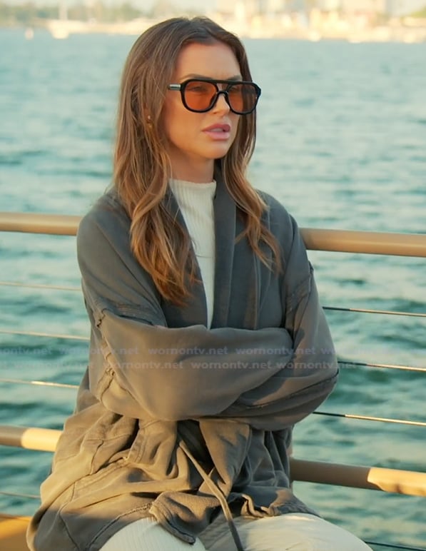 Lala’s gray cardigan on The Valley