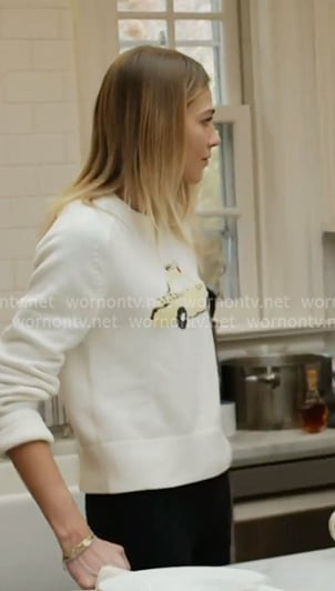 Lexi’s white NYC taxy print sweater on In The City