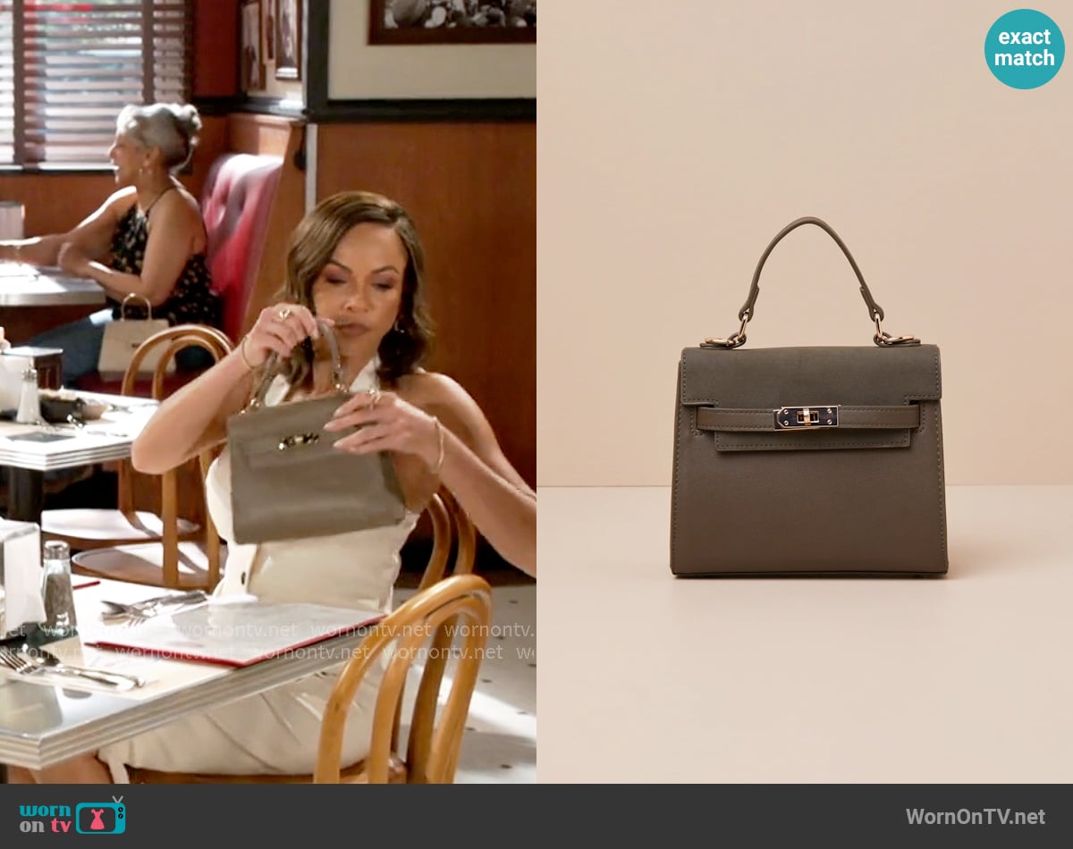 Lulus Timeless Trendsetter Olive Vegan Leather Crossbody Bag worn by Nicole Dupree Richardson (Daphnee Duplaix) on Beyond the Gates
