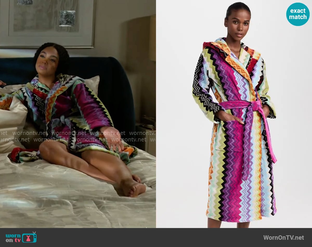 Missoni Giacomo Hooded Bathrobe worn by Chelsea Hamilton (RhonniRose Mantilla) on Beyond the Gates