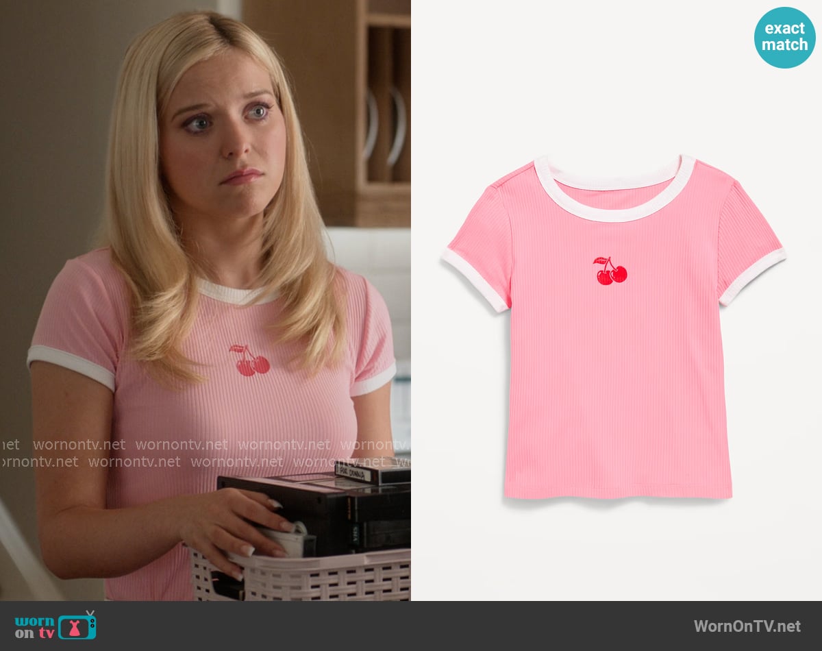 Old Navy Fitted Ribbed Graphic T-Shirt in Anenome Pink worn by Elle Woods (Lexi Minetree) on Elle