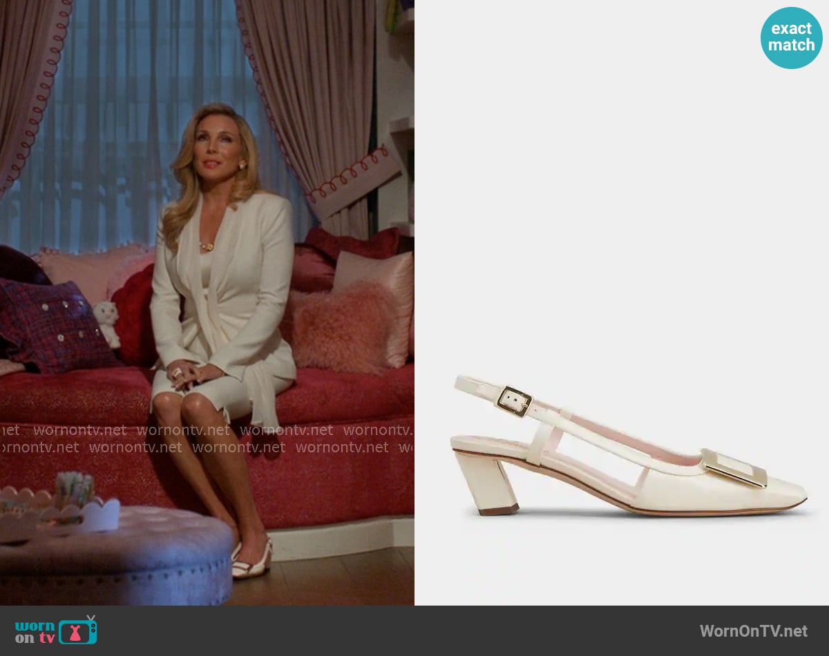 Roger Vivier Belle Vivier Slingback Pumps in patent leather worn by Eva Woods (June Diane Raphael) on Elle