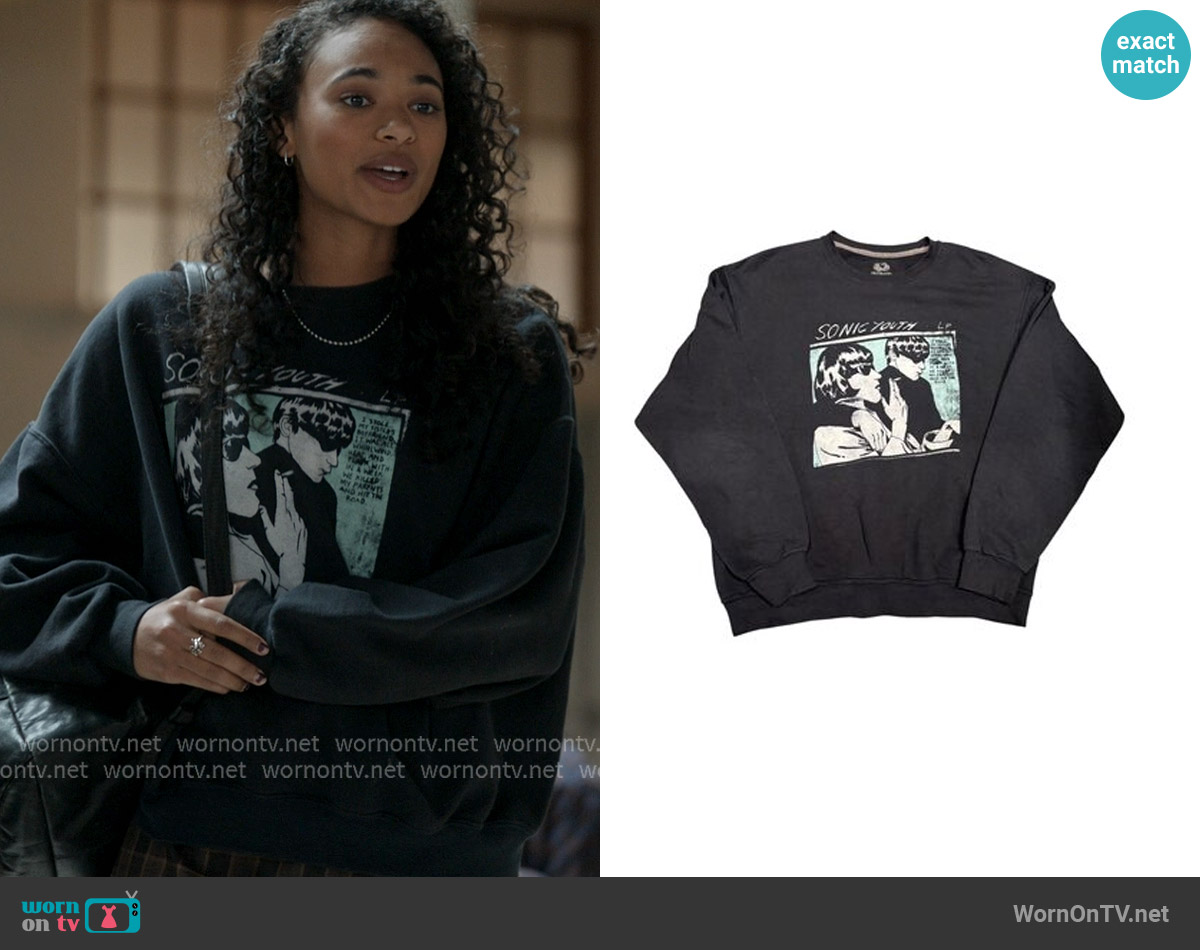 Sonic Youth Printed Sweatsshirt worn by Kimberly (Chandler Kinney) on Elle