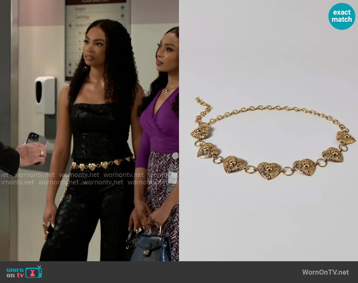 Urban Outfitters Engraved Hearts Chain Belt worn by Chelsea Hamilton (RhonniRose Mantilla) on Beyond the Gates