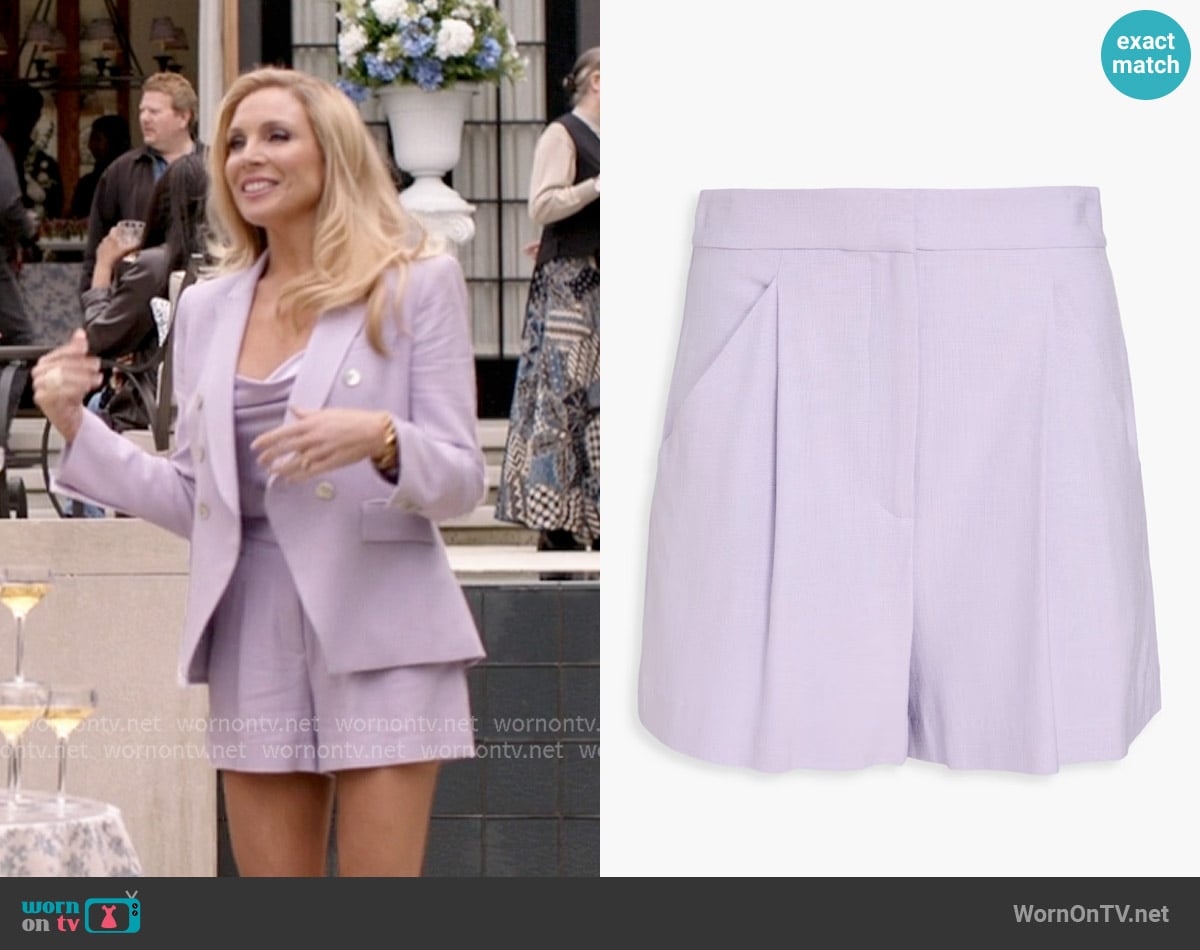 Veronica Beard Elbe pleated crepe shorts worn by Eva Woods (June Diane Raphael) on Elle