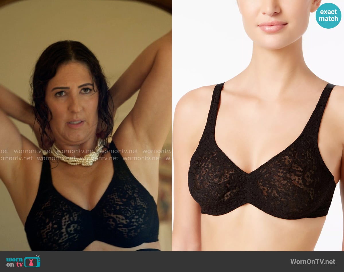 Wacoal Full Figure Halo Lace Bra in Black worn by  Brooke Kirtley (D'Arcy Carden) on The Five Star Weekend