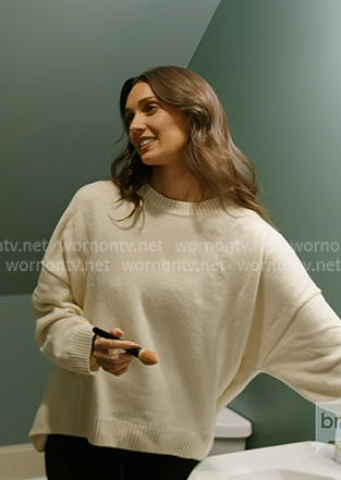 Whitney’s white oversized sweater on In The City